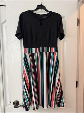 Yathon Black Crewneck Dress with pockets